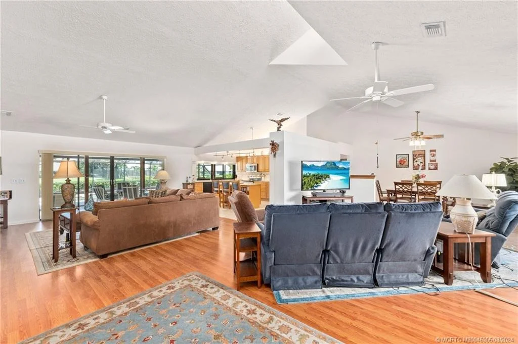 Photo of 919 NE Juniper Place