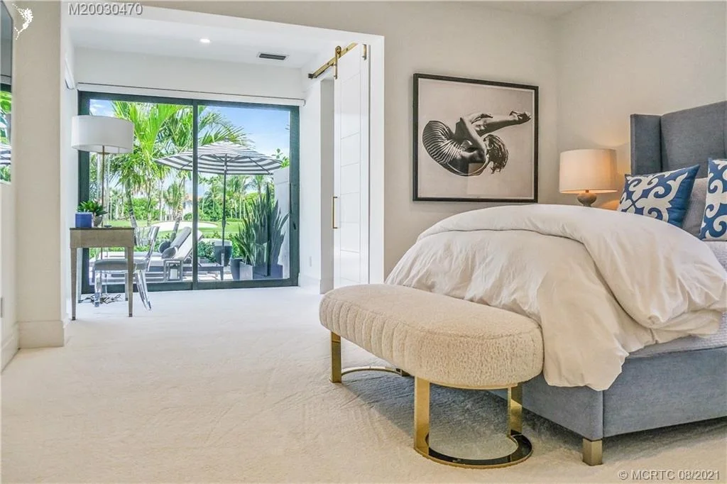 Photo of 6621 SE Harbor Circle
