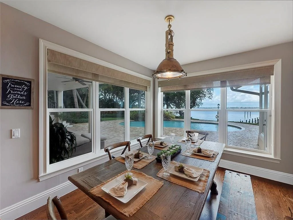 Photo of 1341 SE Riverside Drive