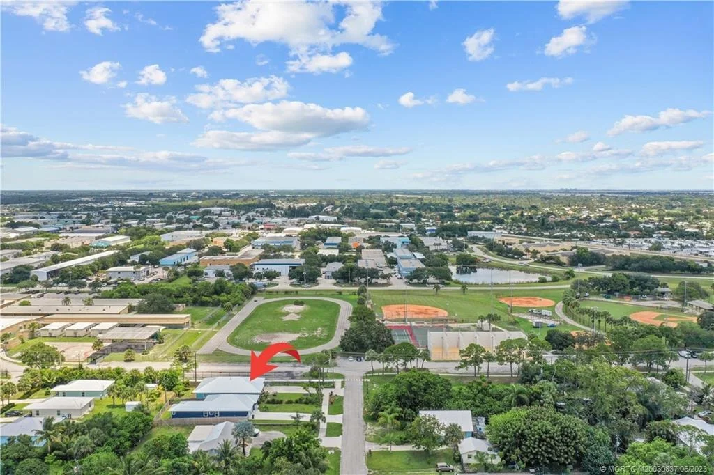Photo of 4786 SE Horizon Avenue