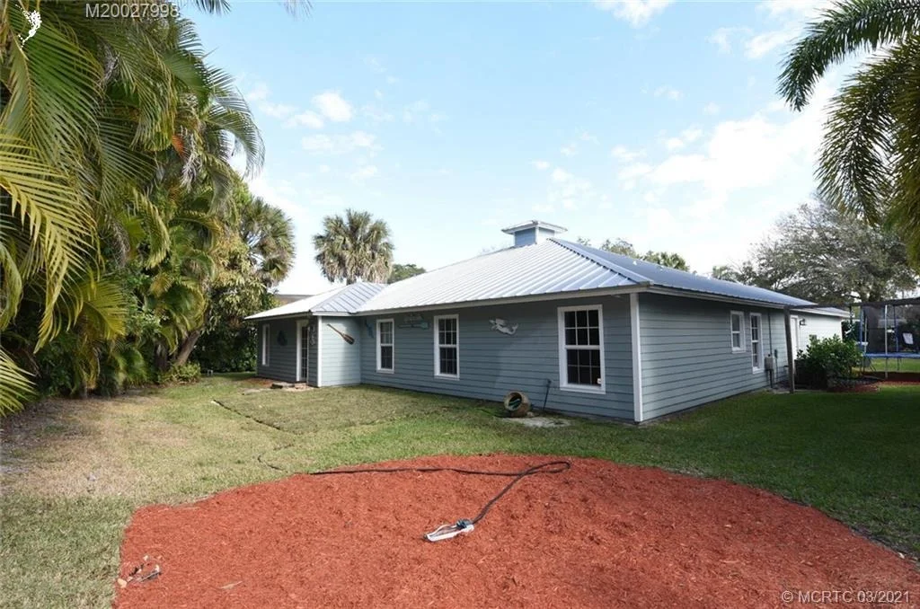 Photo of 320 SE Pelican Drive