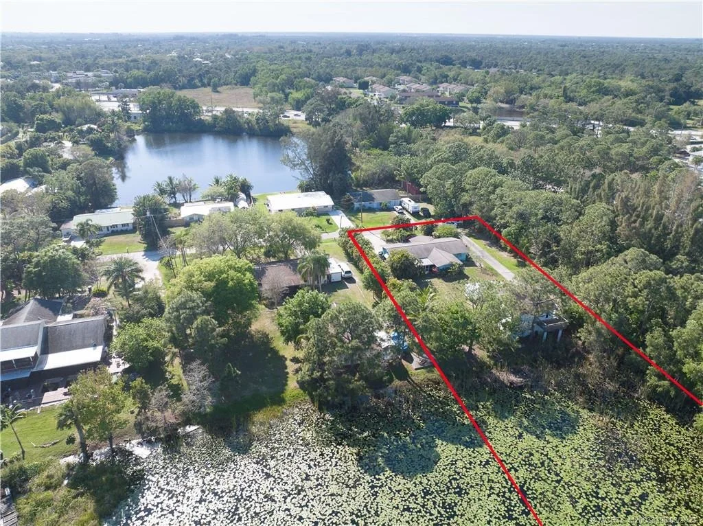 Photo of 6239 SE Lake Circle Drive