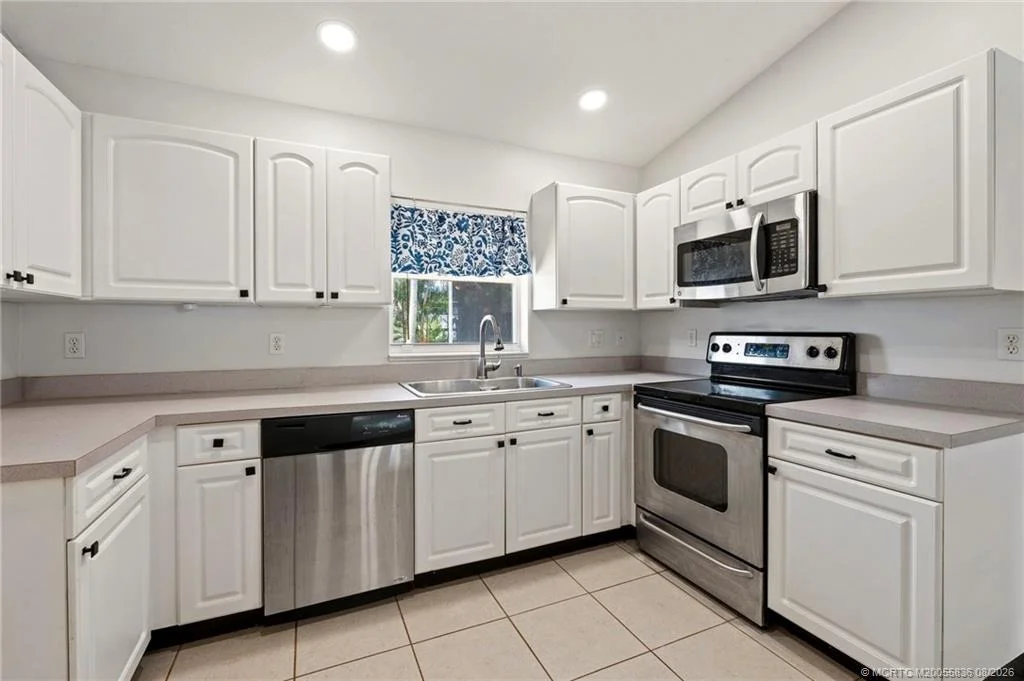 Photo of 984 NW 16th Place