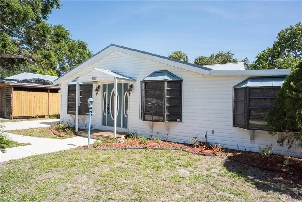 Photo of 547 SW Halpatiokee Street SW
