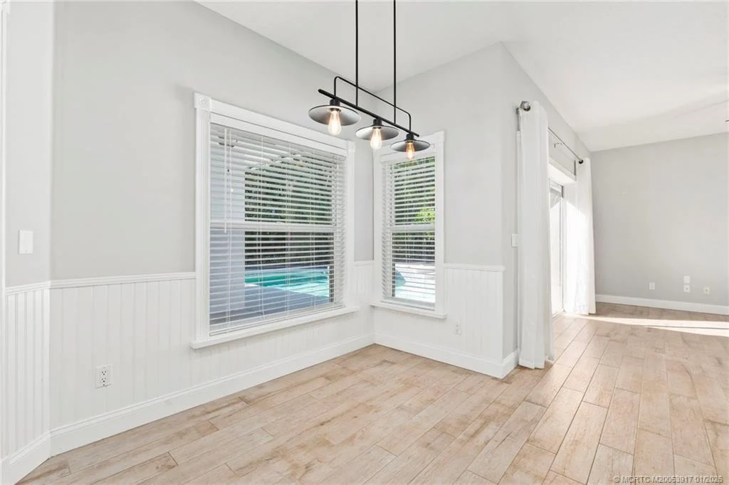 Photo of 449 SE Southwood Trail