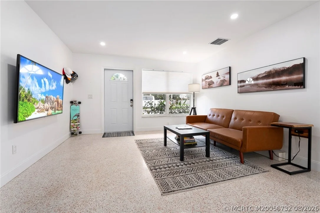 Photo of 30 SW Hideaway Place