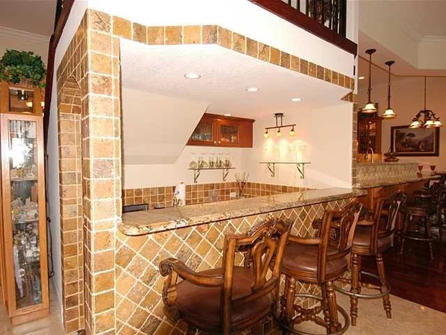 Photo of 705 SE RIVERSIDE Drive