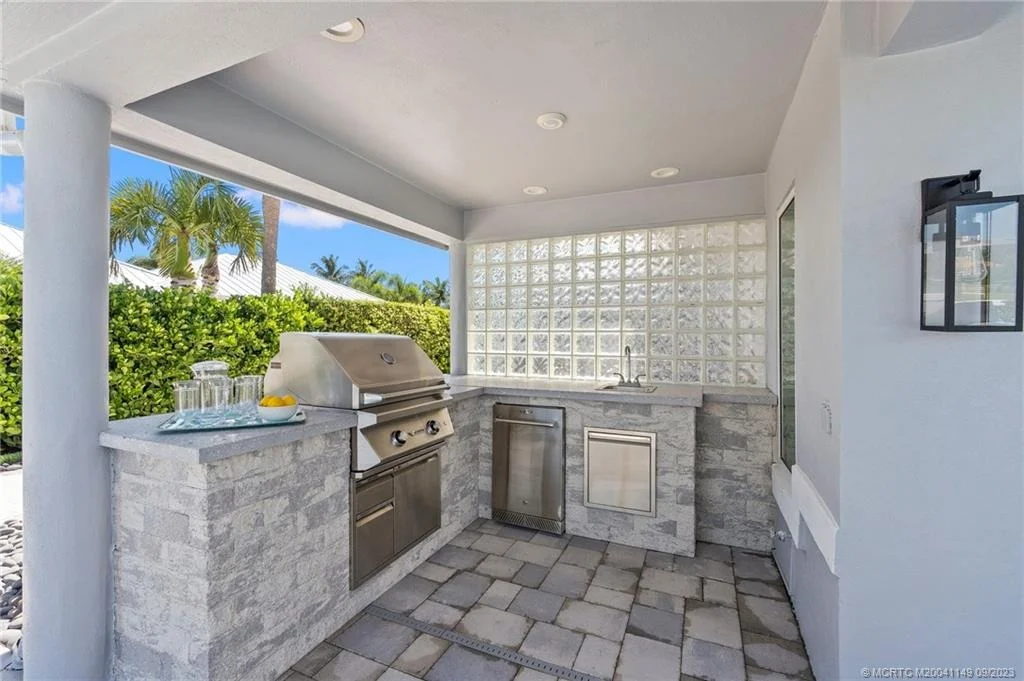 Photo of 6741 SE Harbor Circle