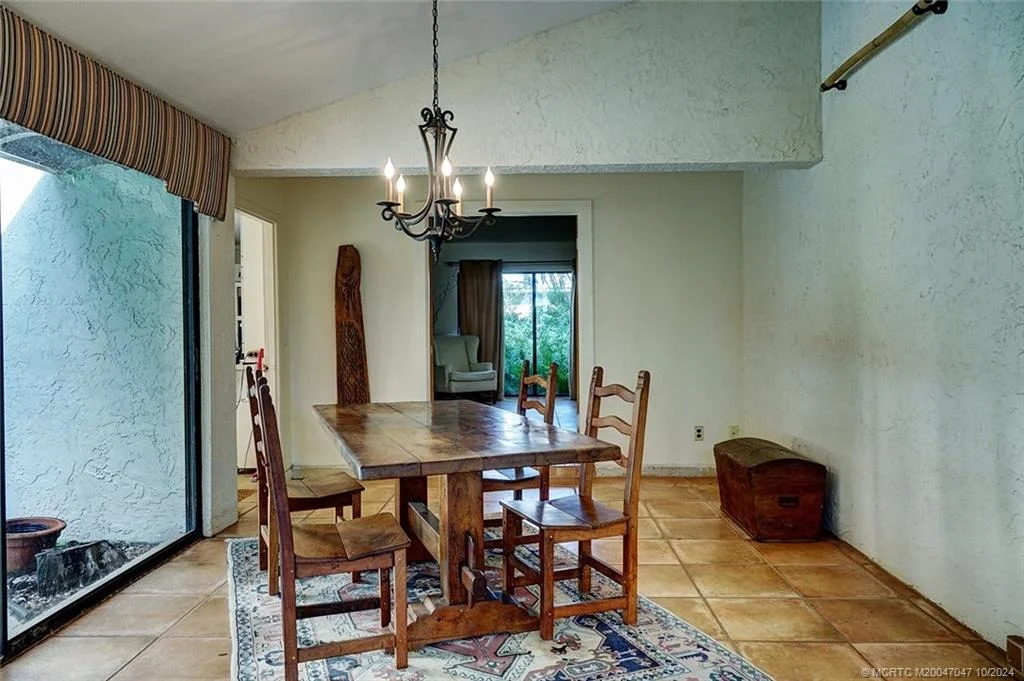 Photo of 10 Emarita Way