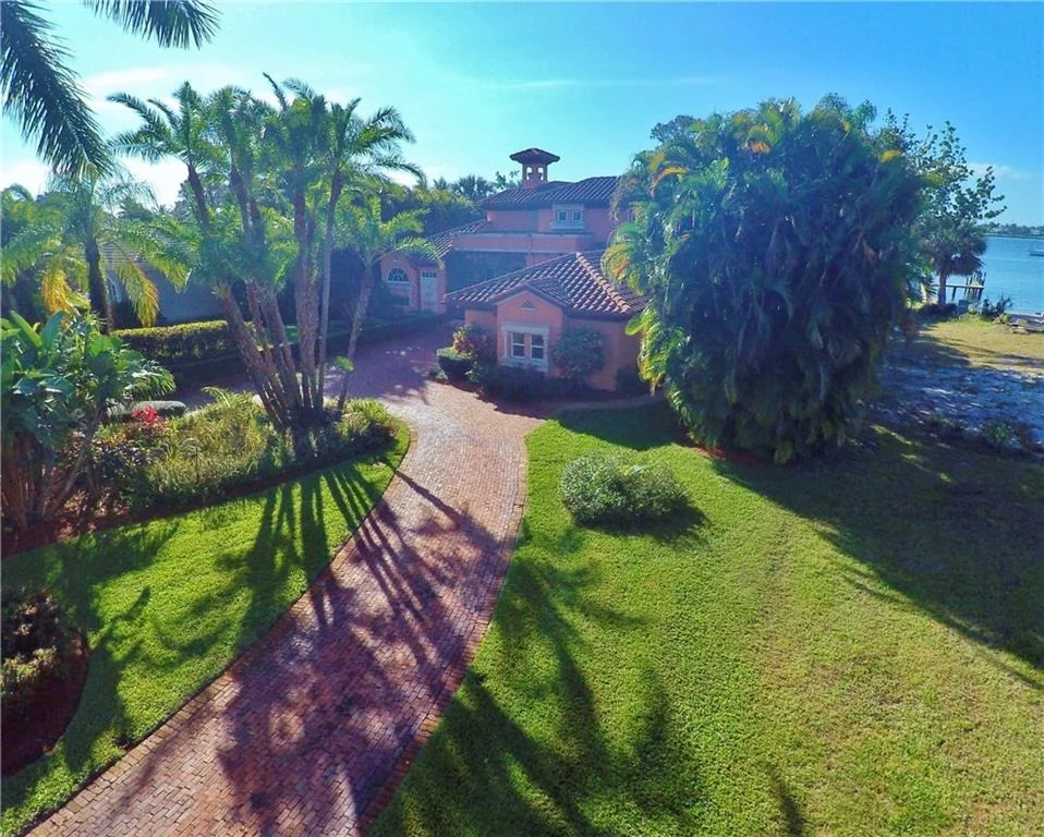Photo of 661 NW Sunset Drive