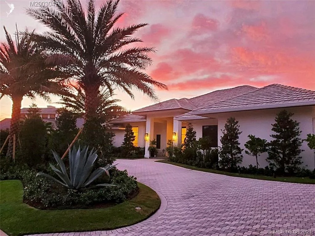 Photo of 6621 SE Harbor Circle