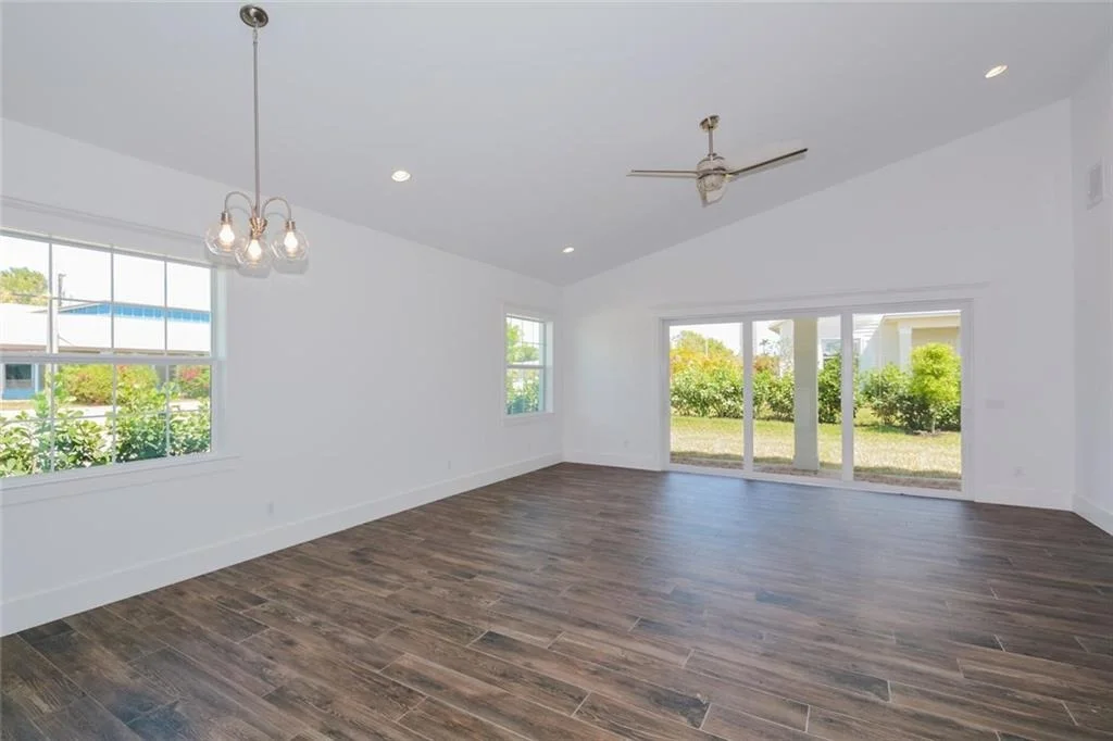 Photo of 405 SE Coconut Avenue