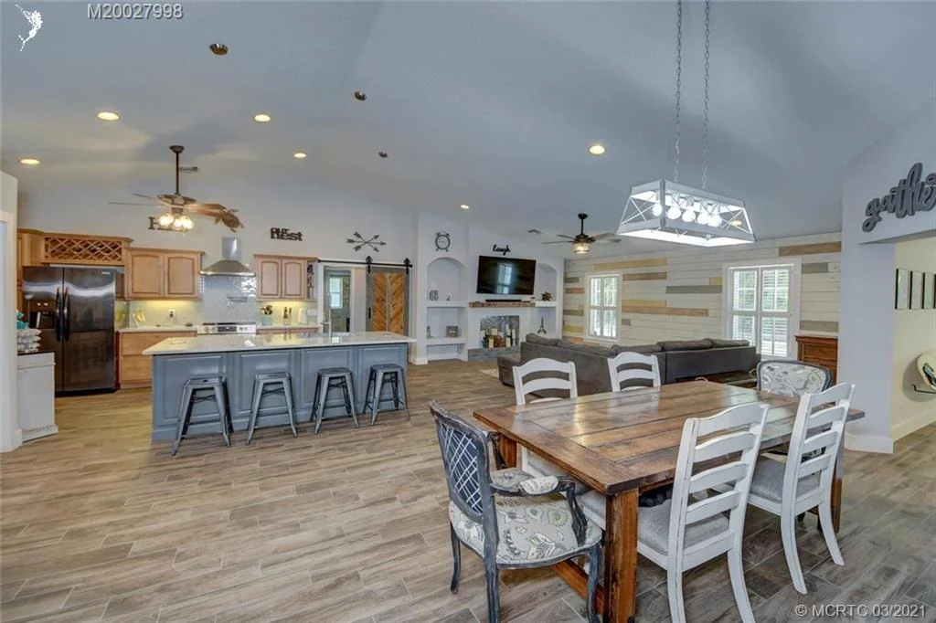 Photo of 320 SE Pelican Drive