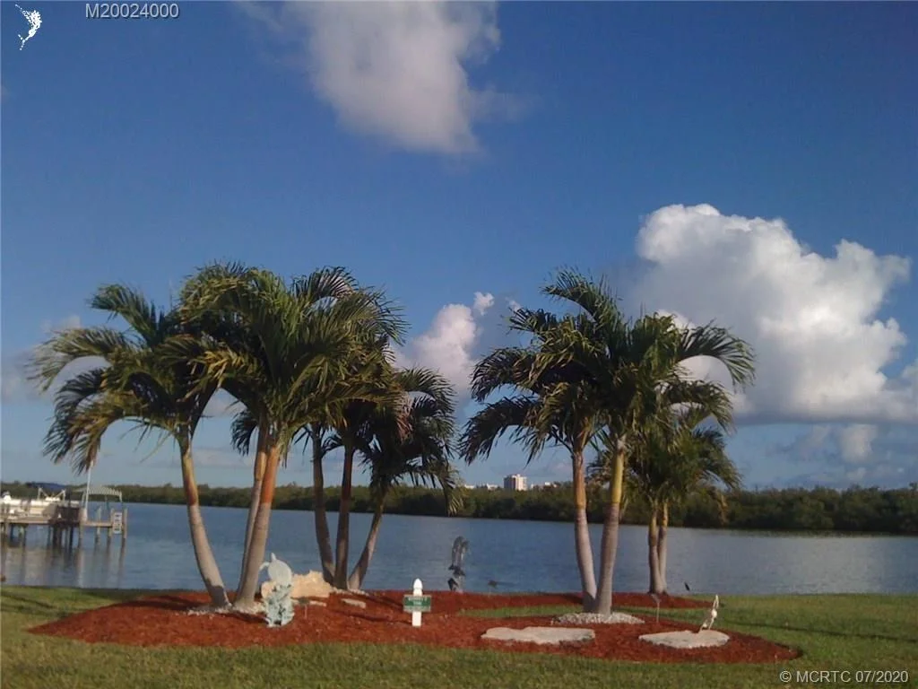 Photo of 360 Nettles Boulevard