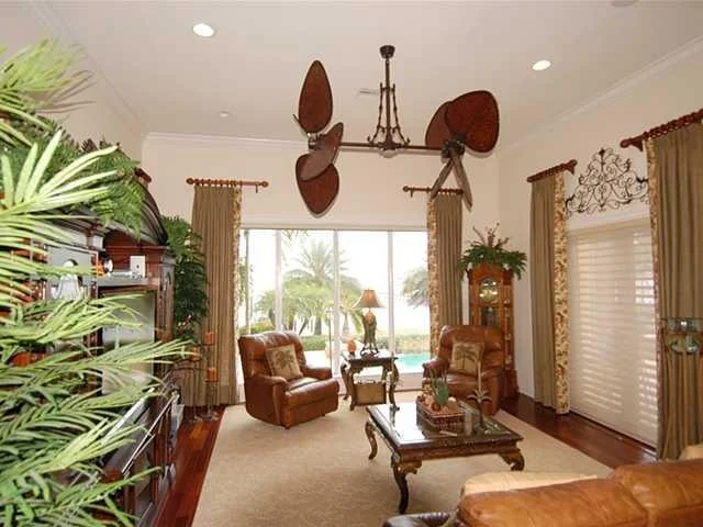 Photo of 705 SE RIVERSIDE Drive