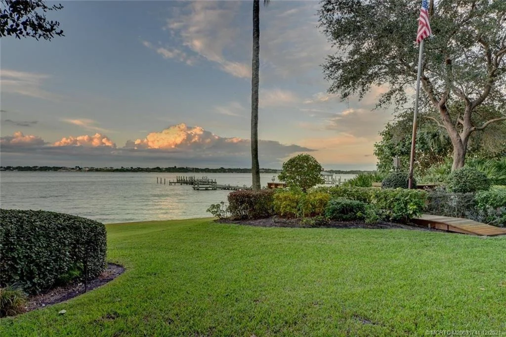 Photo of 21 SE Harbor Point Drive