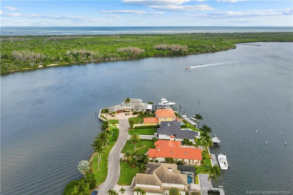 Photo of 6026 SE Horseshoe Point Road