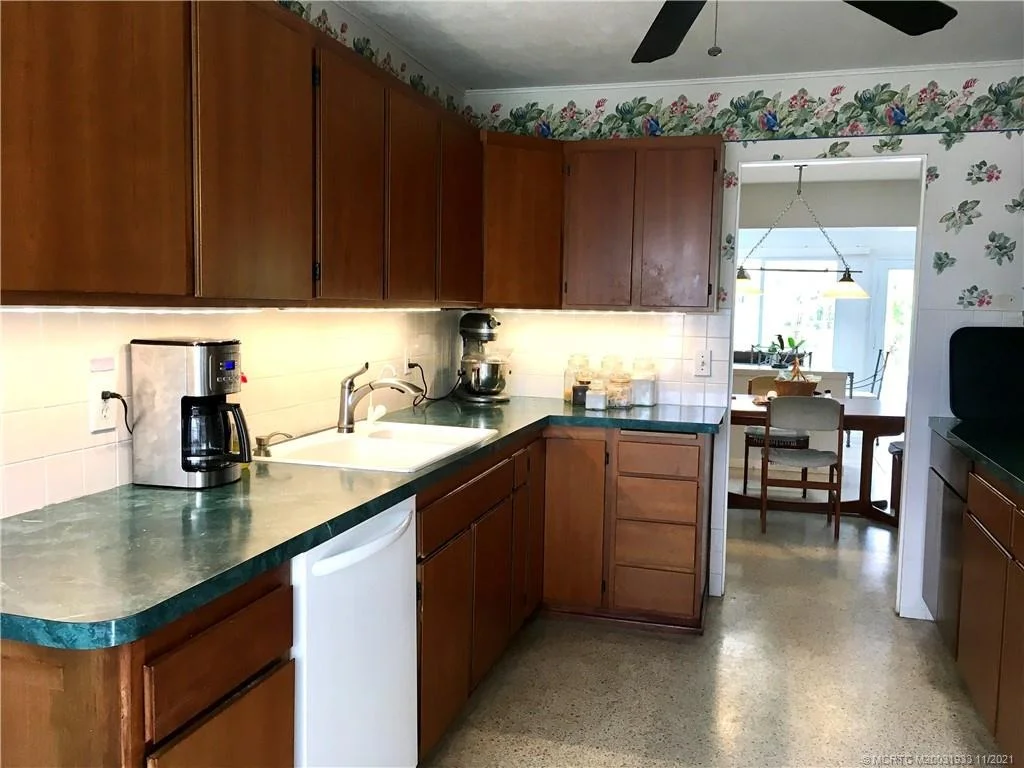 Photo of 702 NW Sunset Drive