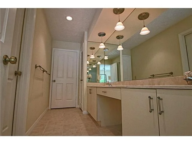 Photo of 176 S River Road
