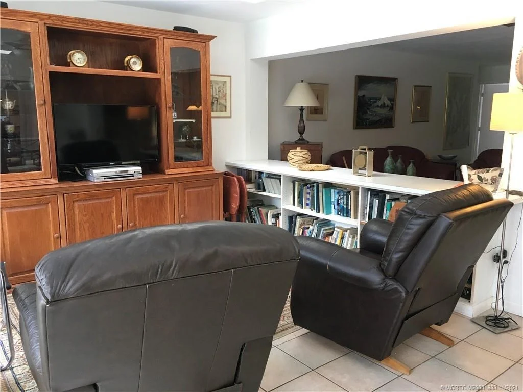 Photo of 702 NW Sunset Drive