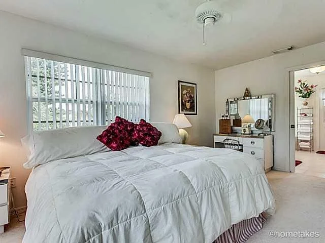 Photo of 1034 SE Riverside Drive