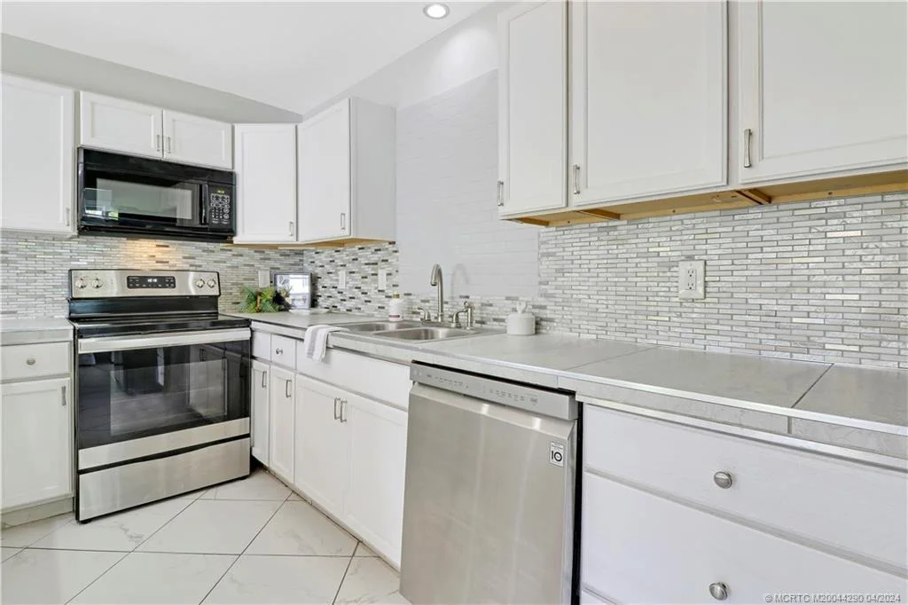 Photo of 327 SW Dyer Drive