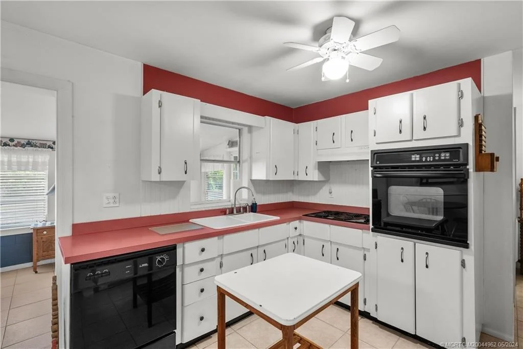 Photo of 2289 NW Sunset Boulevard