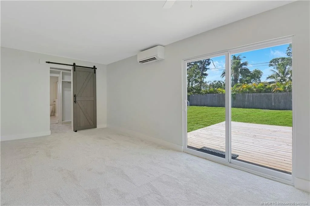Photo of 327 SW Dyer Drive