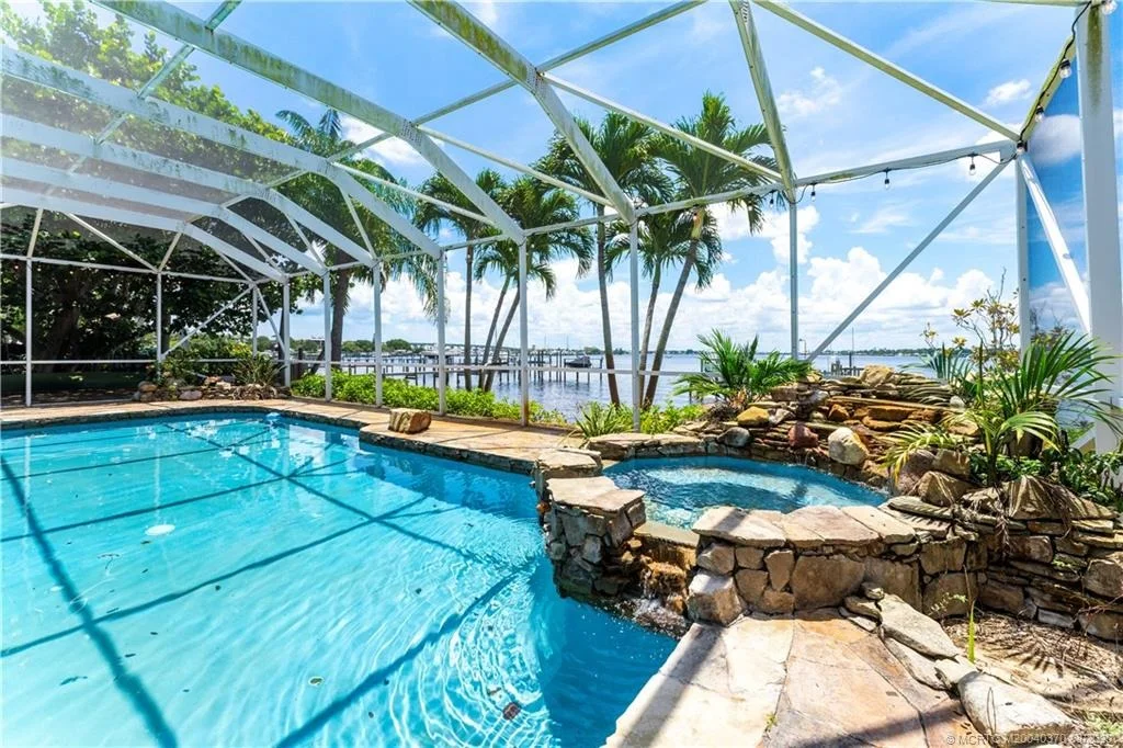 Photo of 711 NW Sunset Drive