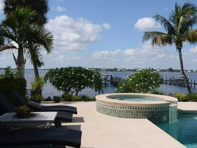 Photo of 621 NW Sunset Drive