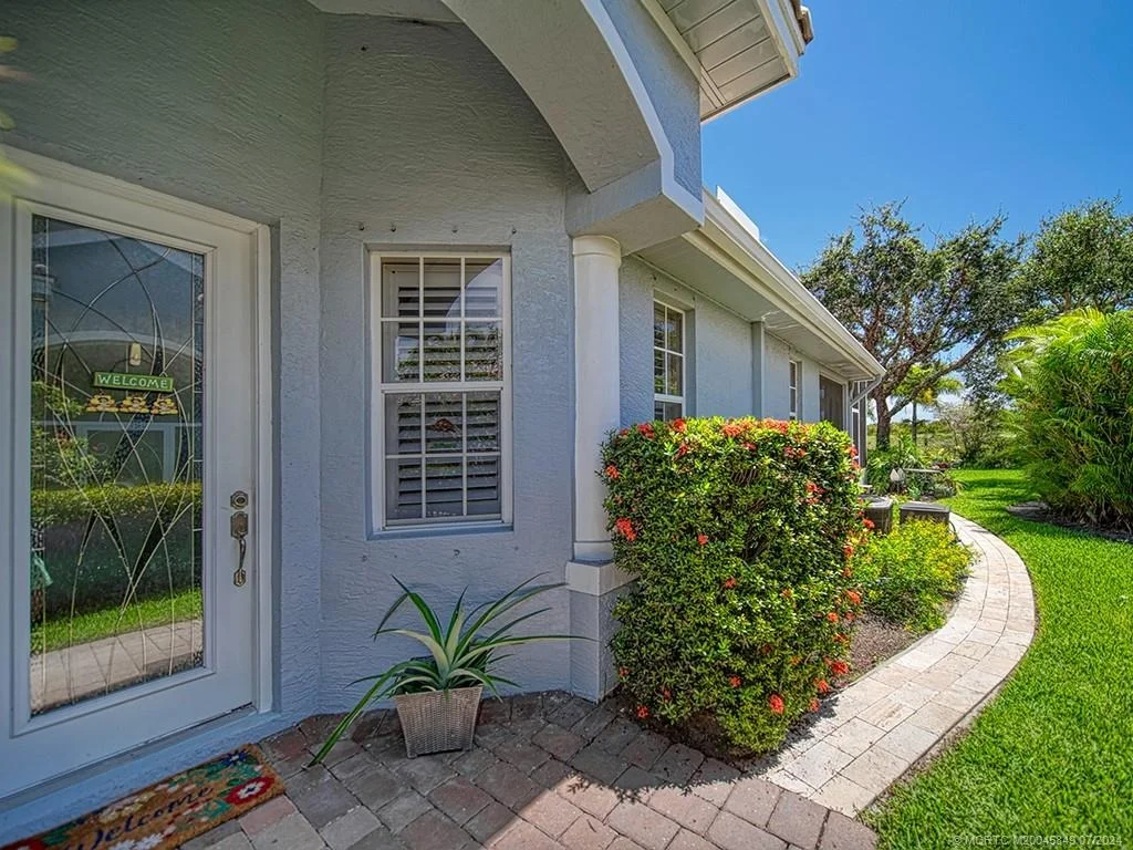 Photo of 561 NW Red Pine Way