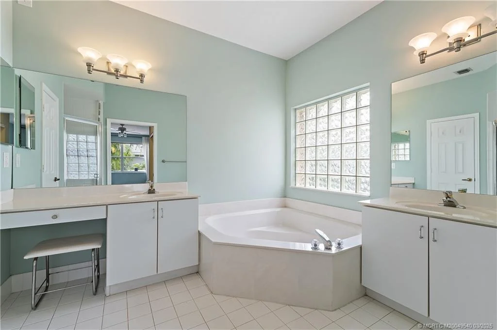 Photo of 1100 Lakeshore Drive