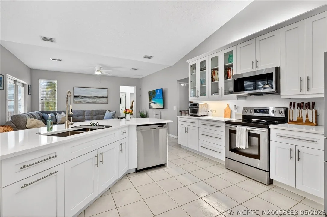 Photo of 671 SE Pin Oak Terrace