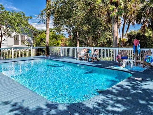 Photo of 708 SE RIVERSIDE Drive