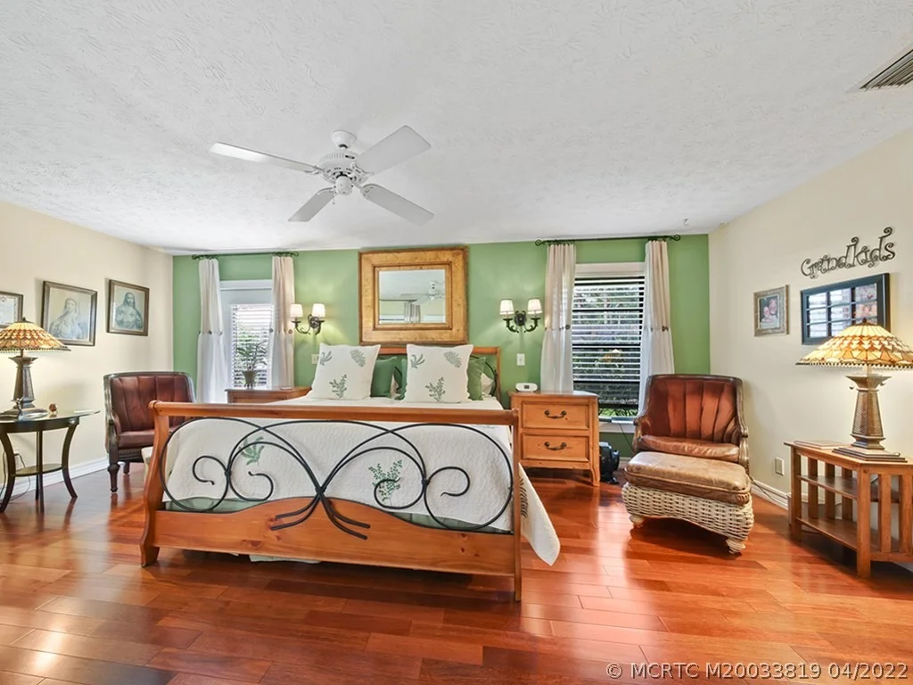 Photo of 3870 SE Quanset Terrace