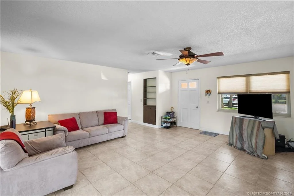 Photo of 718 SE Alamanda Circle