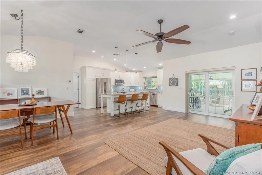 Photo of 526 SW Rustic Circle