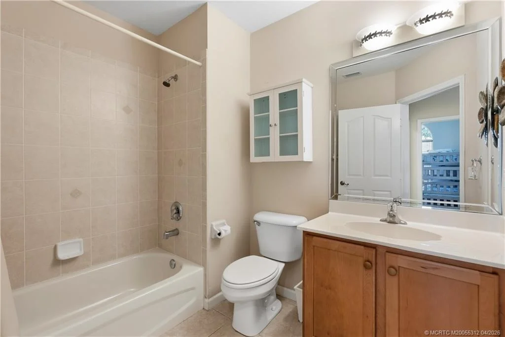 Photo of 830 NW Red Pine Way