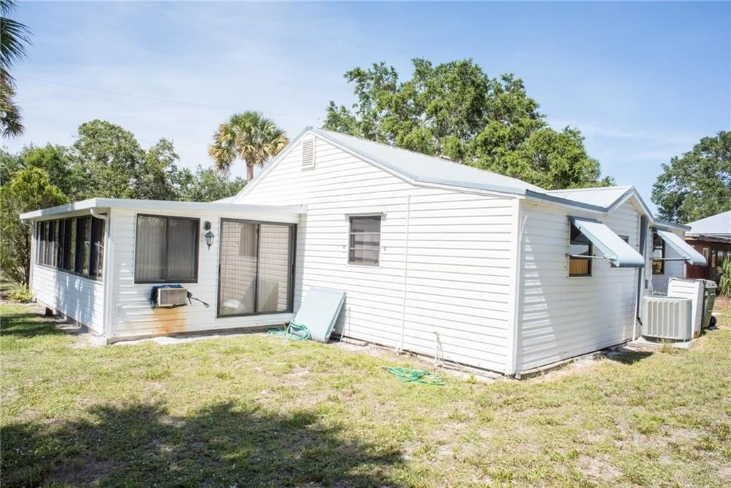 Photo of 547 SW Halpatiokee Street SW