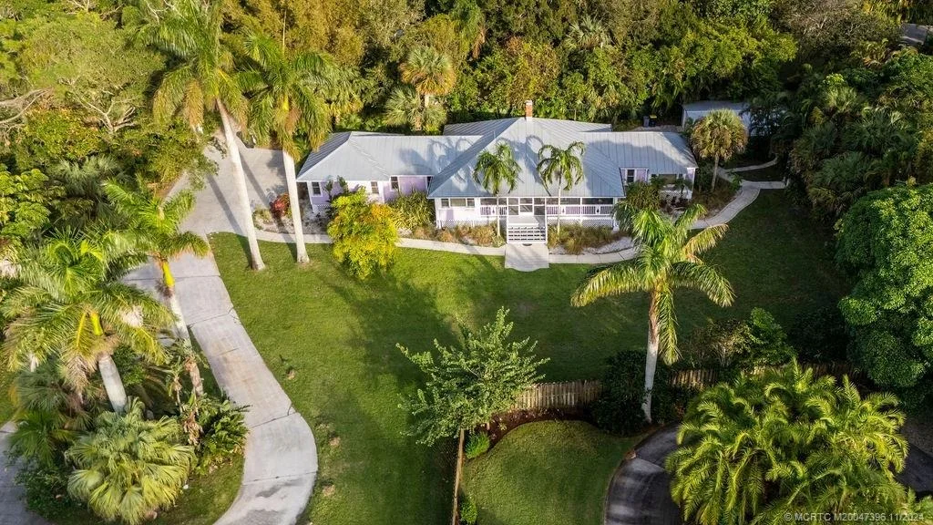 Photo of 535 SW Siesta Way