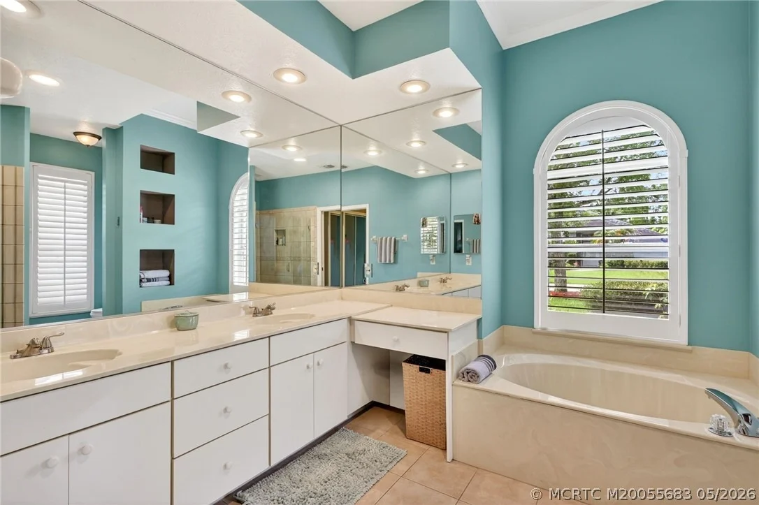 Photo of 671 SE Pin Oak Terrace