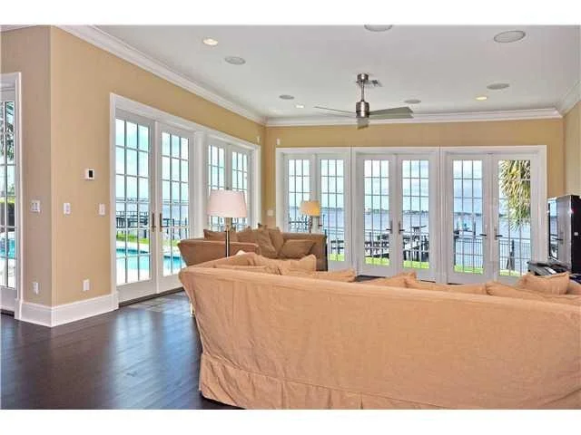 Photo of 1455 SE RIVERSIDE Drive
