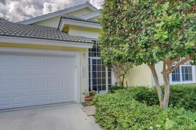 Photo of 7011 SE Cutler Trail
