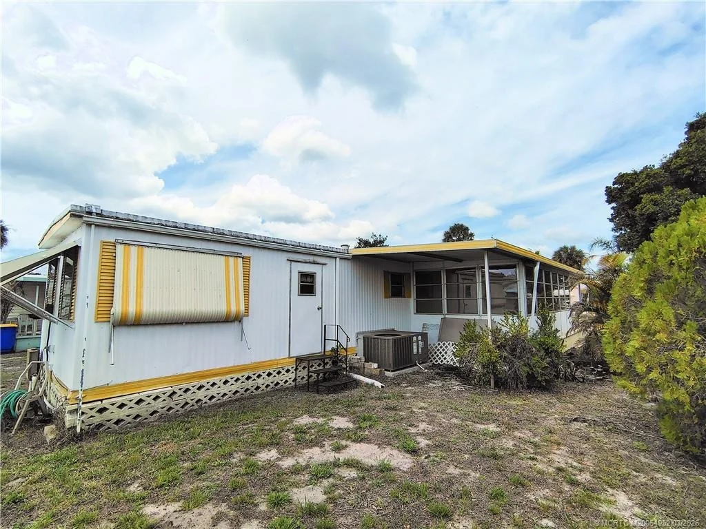 Photo of 2465 SE Penny Lane