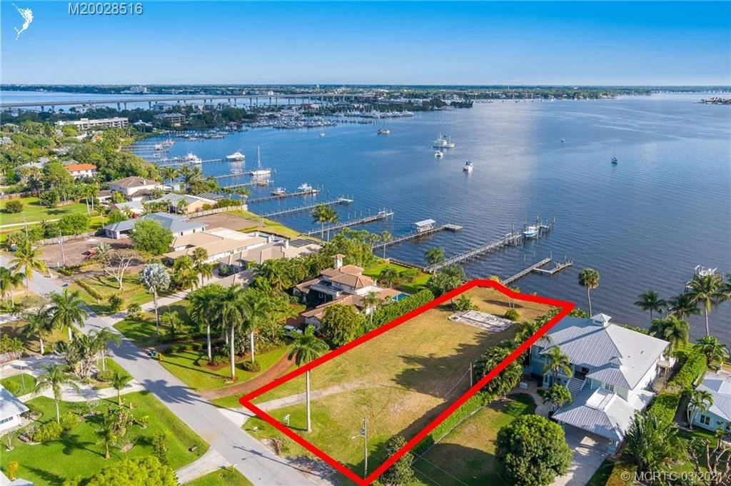 Photo of 641 NW Sunset Drive