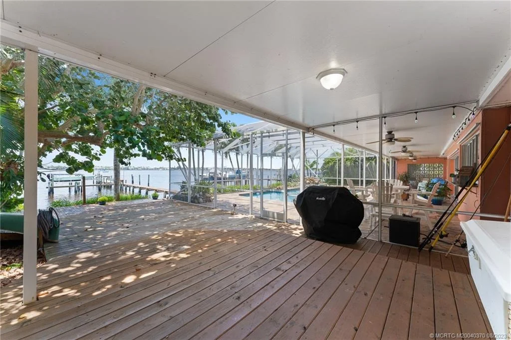 Photo of 711 NW Sunset Drive