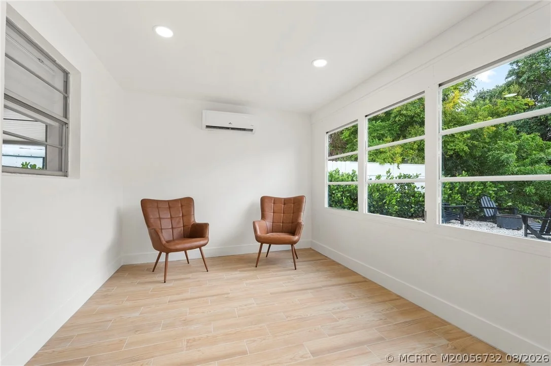 Photo of 30 SW Hideaway Place