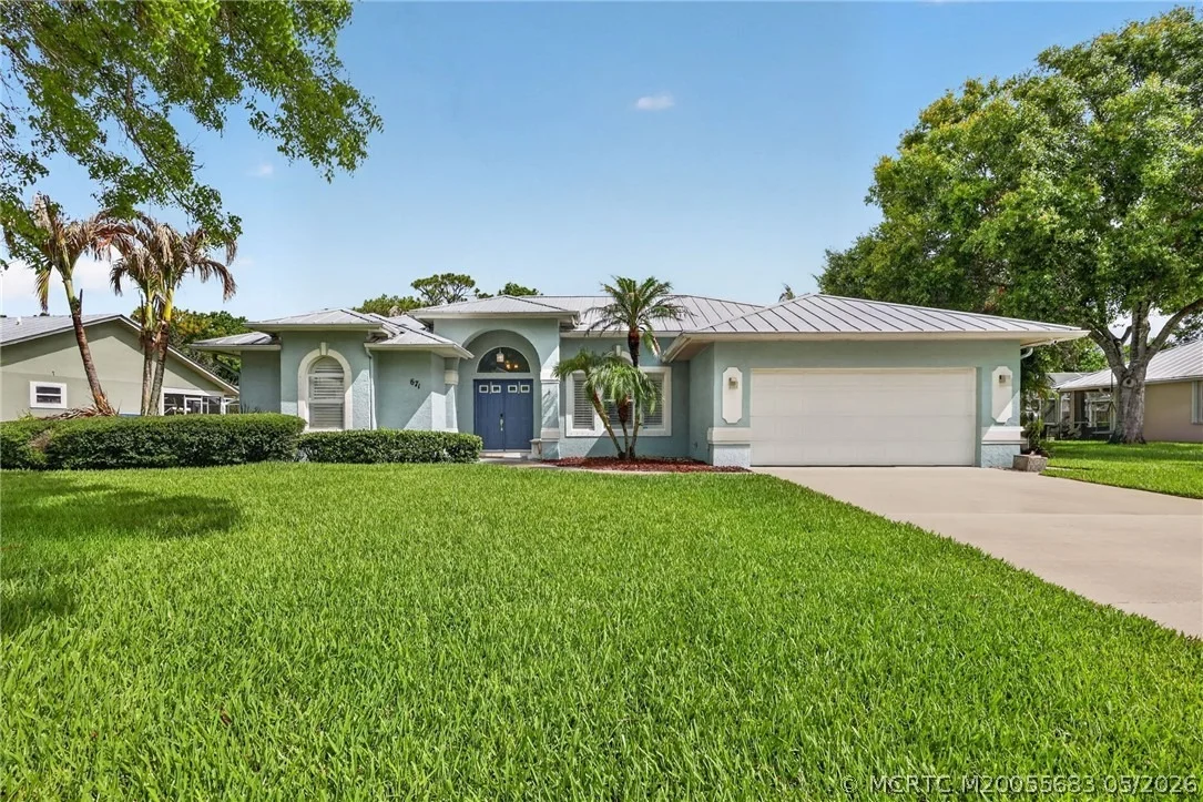 Photo of 671 SE Pin Oak Terrace