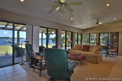 Photo of 231 SE Harbor Point Drive