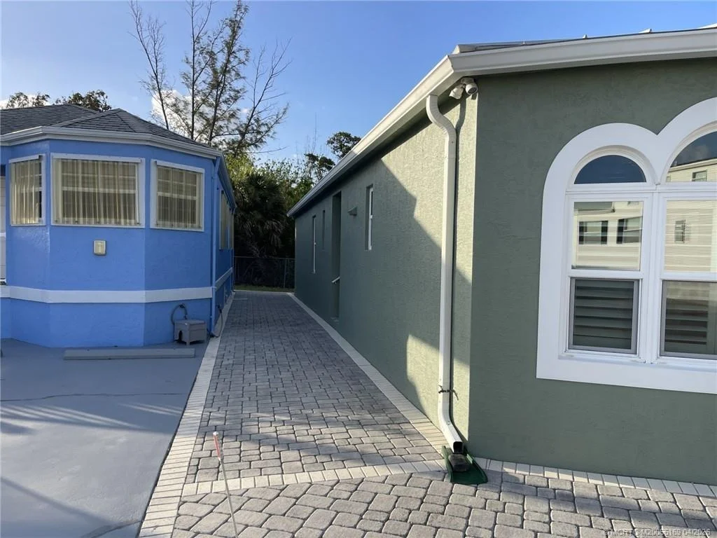 Photo of 2005 Nettles Boulevard
